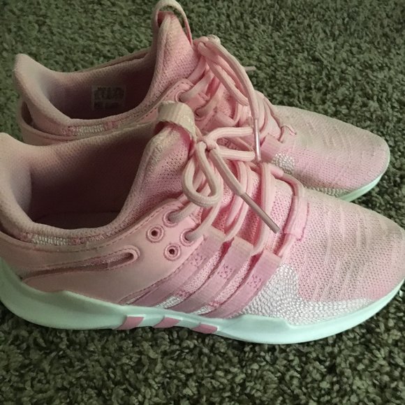 World Sneaker NIKE REACT Worldwide Delivery World Sneaker NIKE REACT Worldwide Delivery